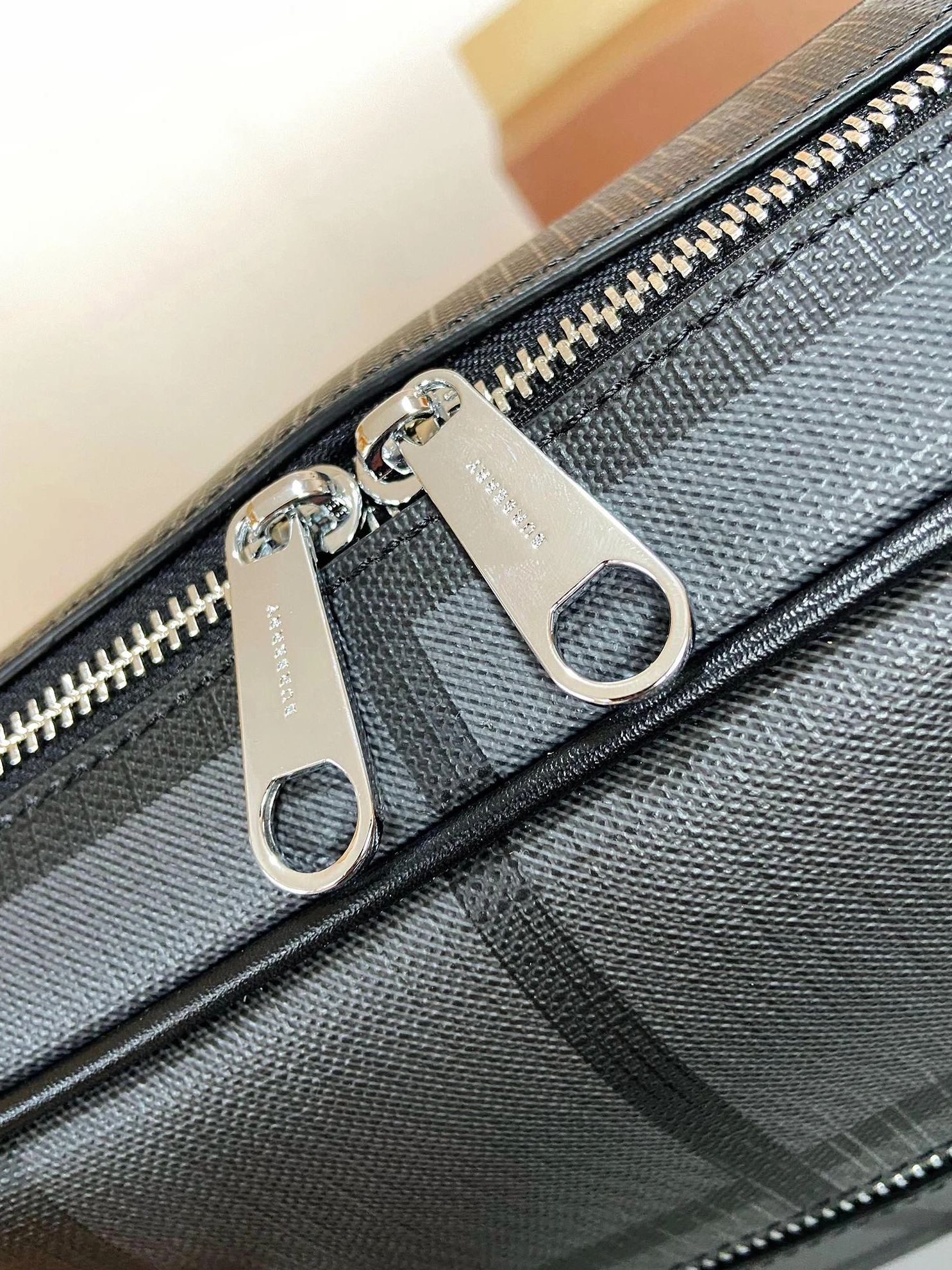 Breathable 2346 Burberry AAA Man Handbags