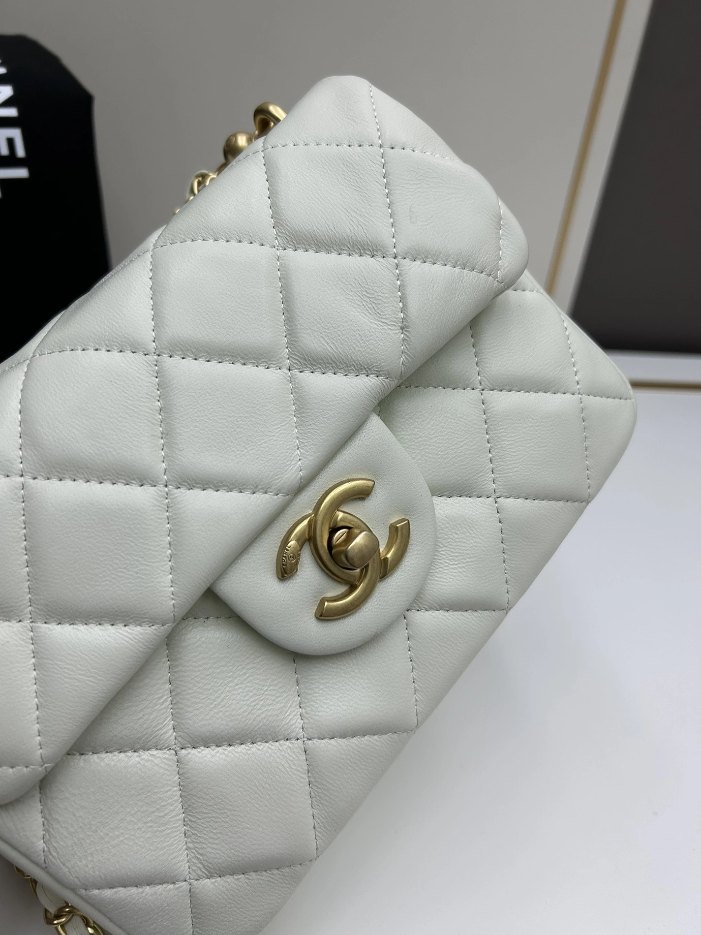 Breathable 2441 Chanel AAA Quality Messenger Bags For Women