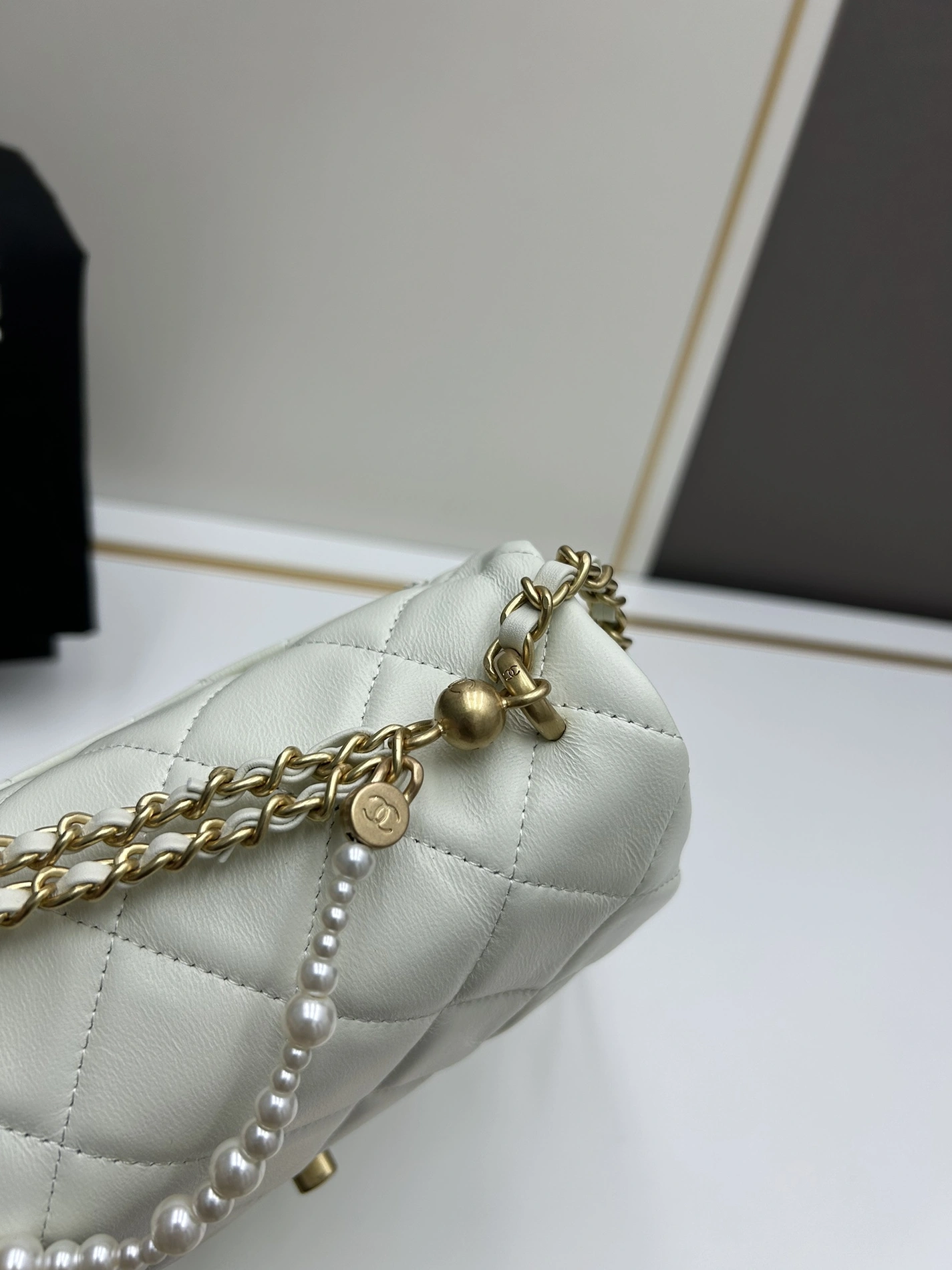 Breathable 2441 Chanel AAA Quality Messenger Bags For Women