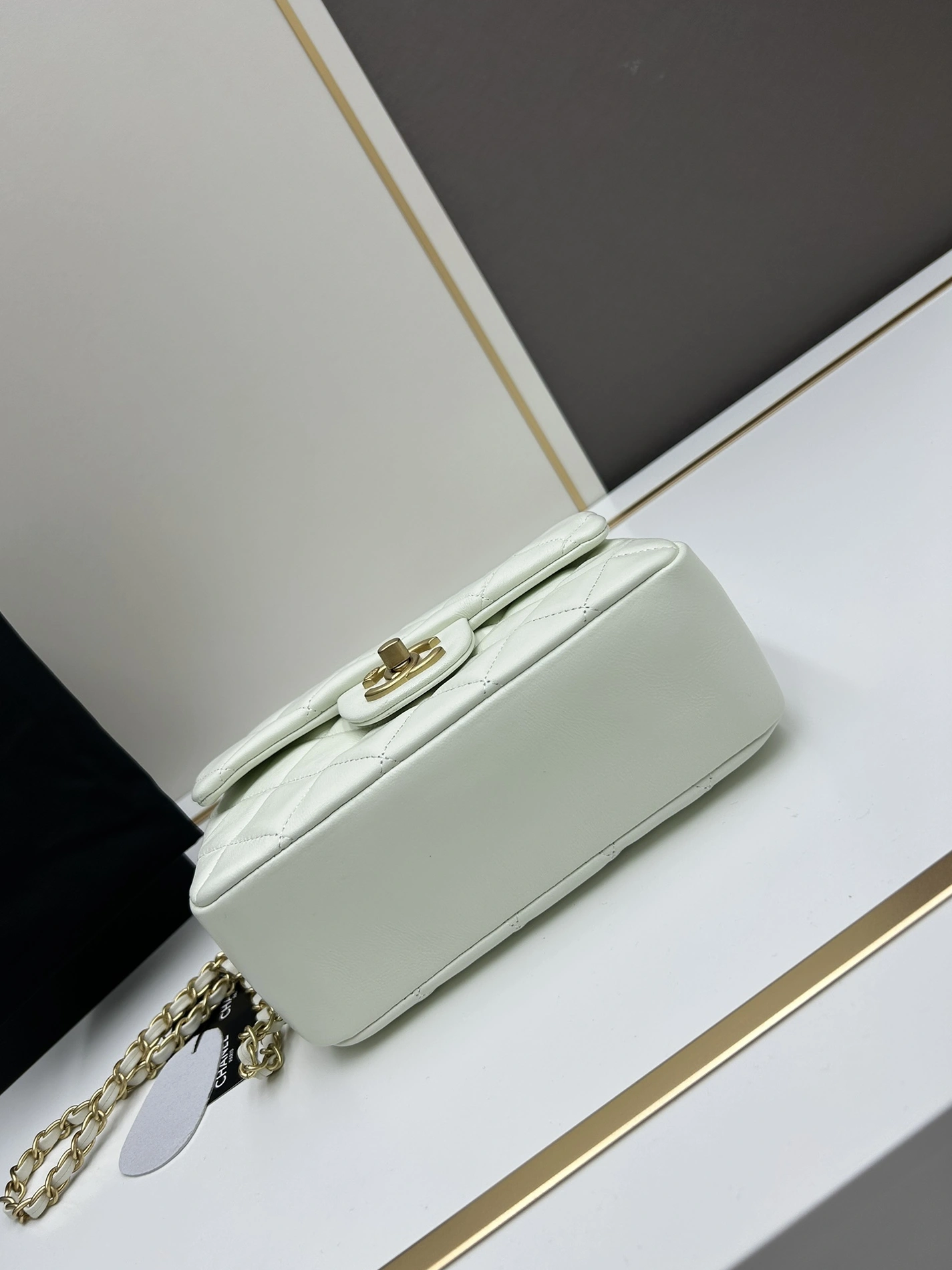 Breathable 2441 Chanel AAA Quality Messenger Bags For Women