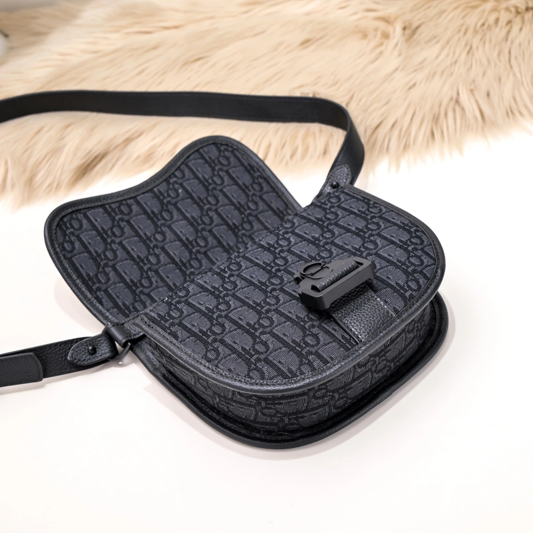 Breathable 2636 Christian Dior AAA Man Messenger Bags