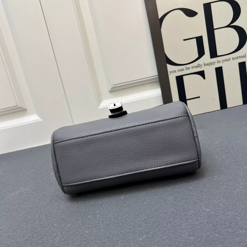 Breathable 2832 Prada AAA Quality Shoulder Bags For Women