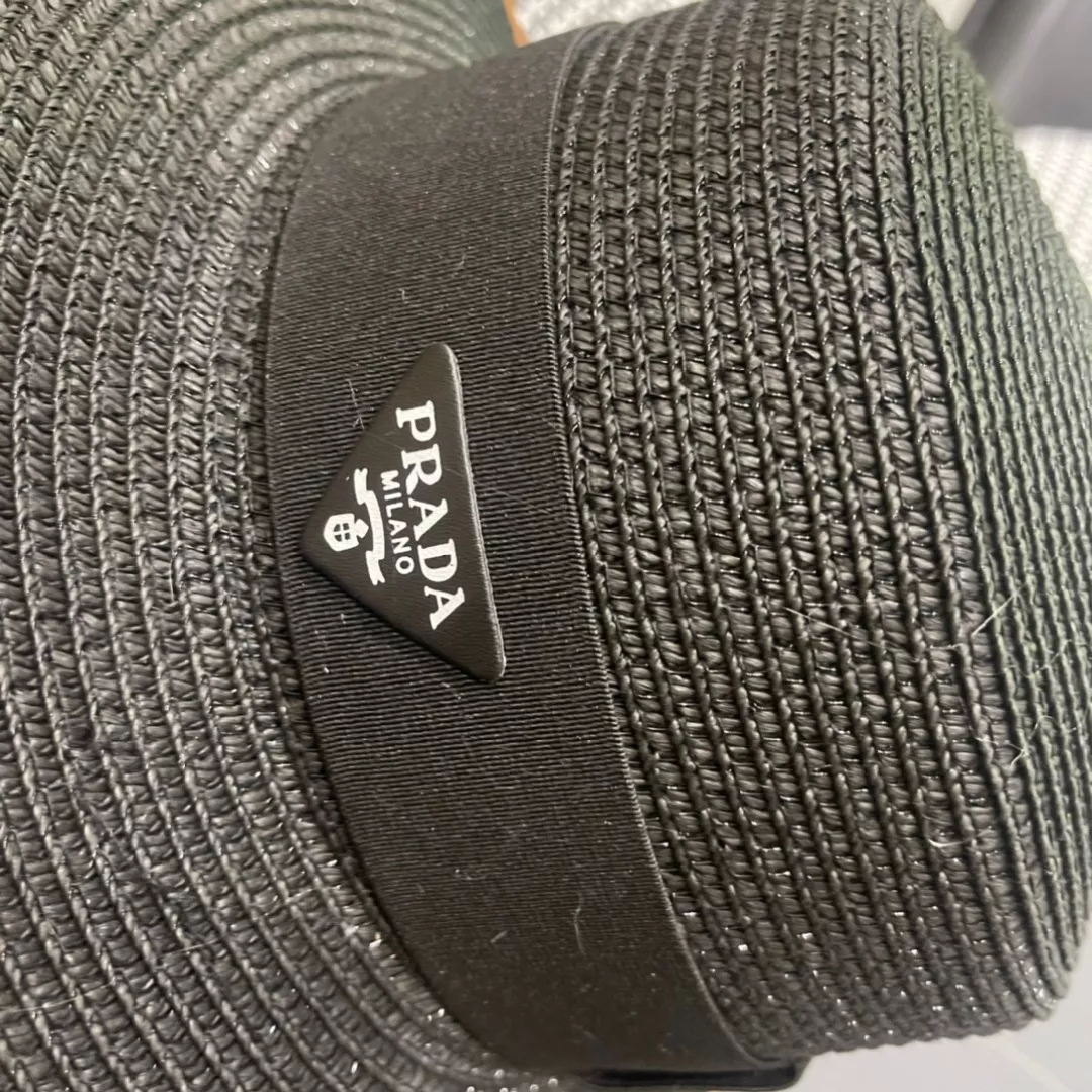 Breathable 2906 Prada Caps