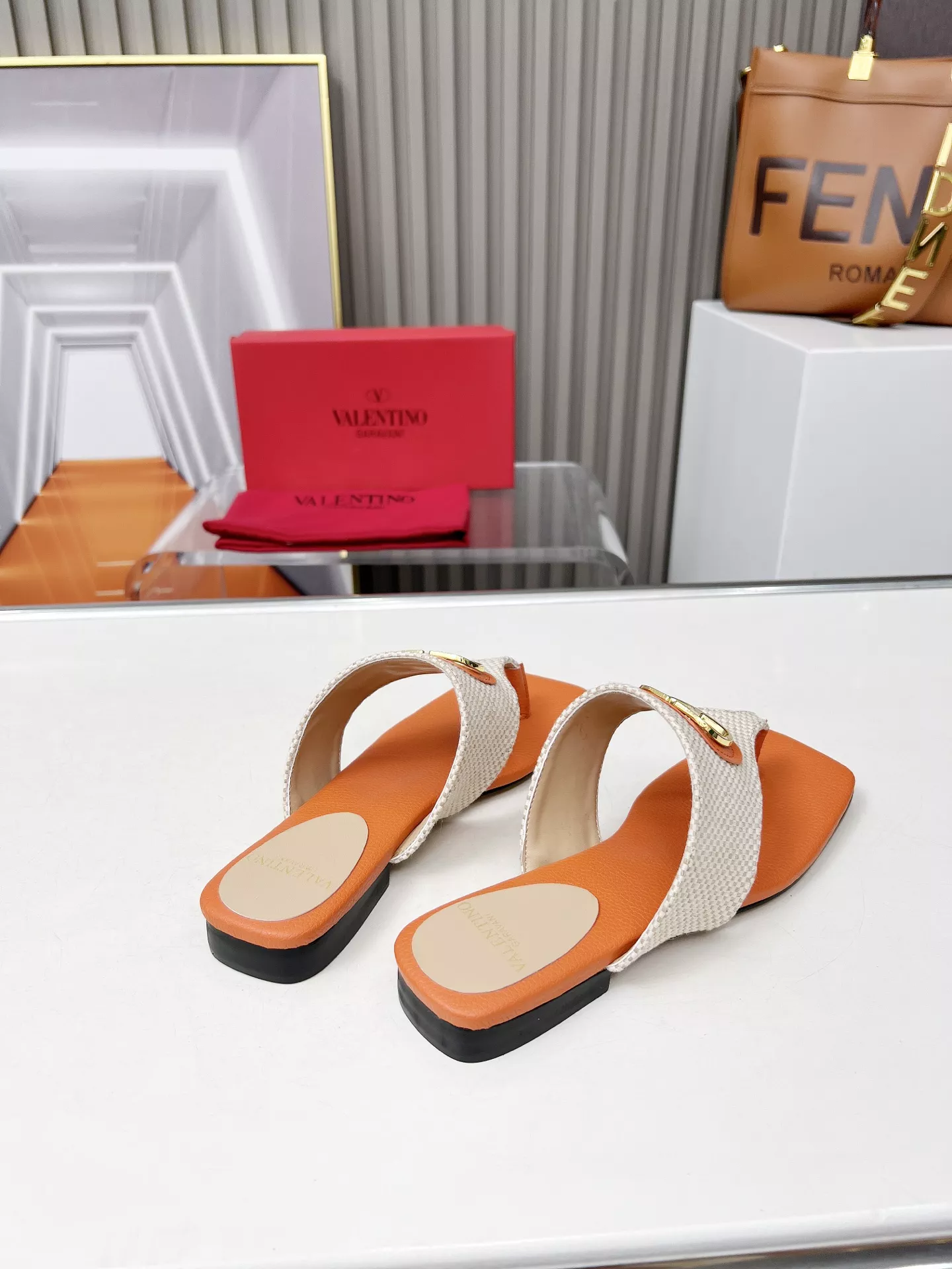 Breathable 3085 Valentino Slippers For Women