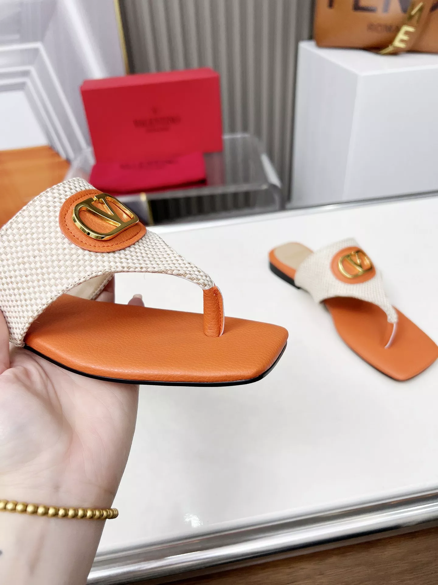 Breathable 3085 Valentino Slippers For Women