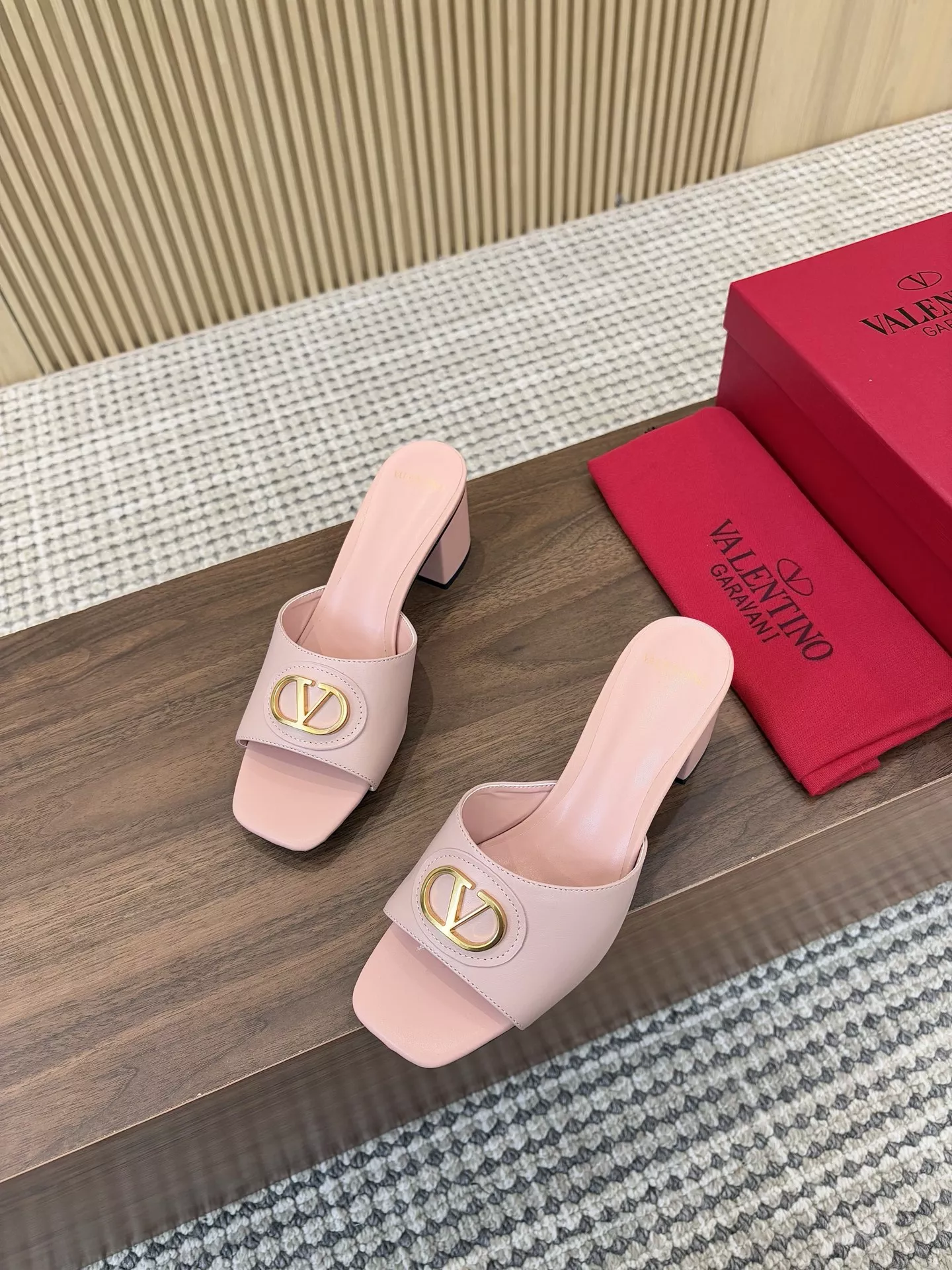 Breathable 3370 Valentino Slippers For Women