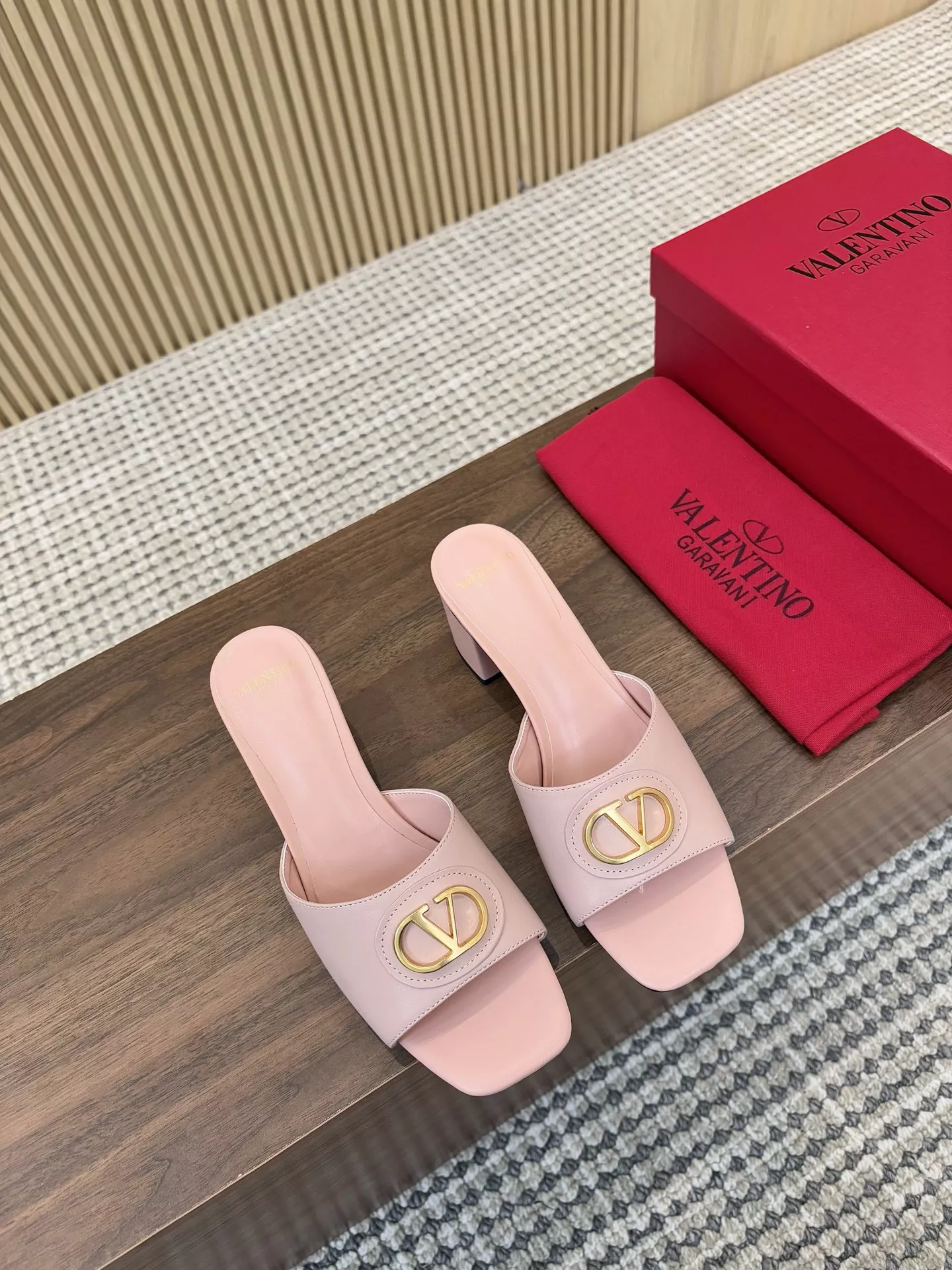 Breathable 3370 Valentino Slippers For Women