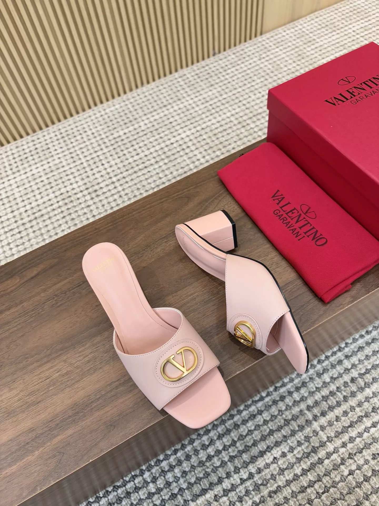 Breathable 3370 Valentino Slippers For Women