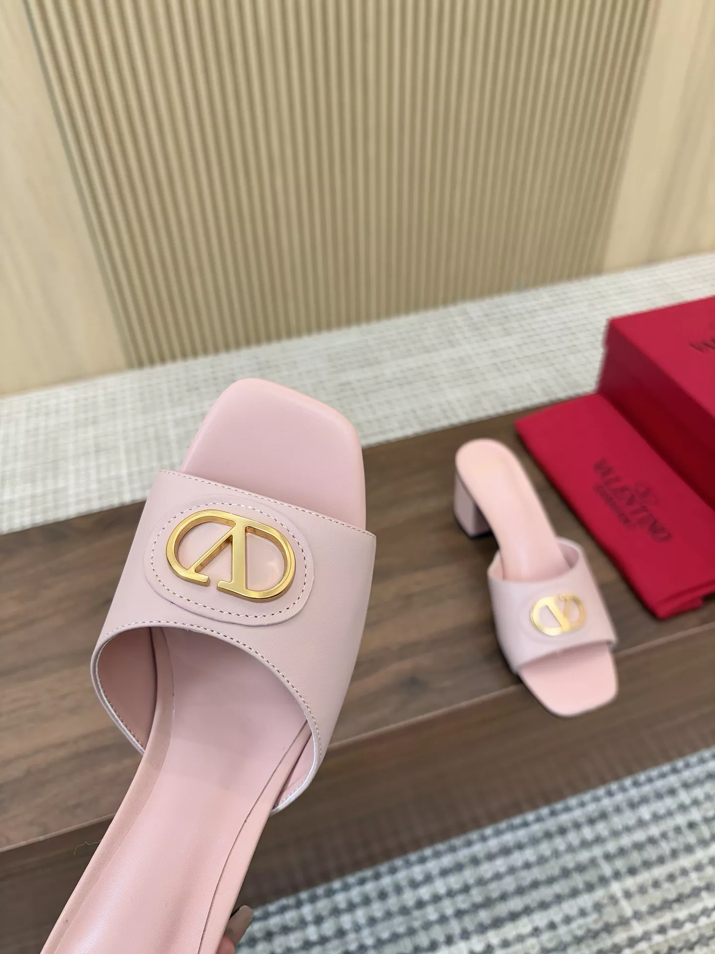 Breathable 3370 Valentino Slippers For Women