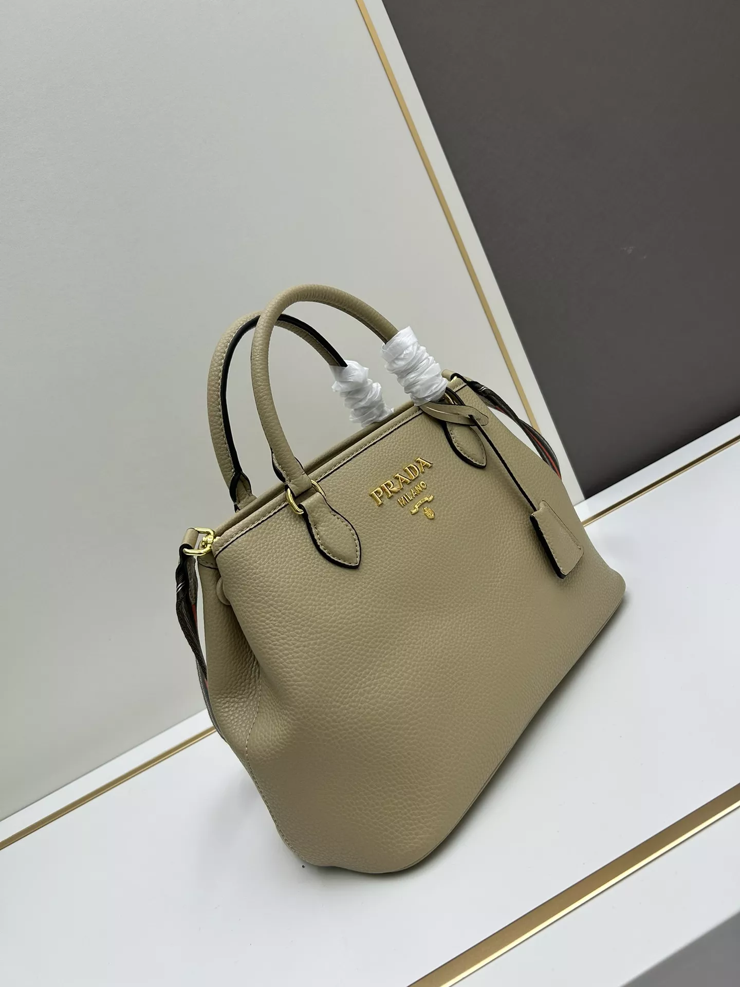 Breathable 3571 Prada AAA Quality Handbags For Women