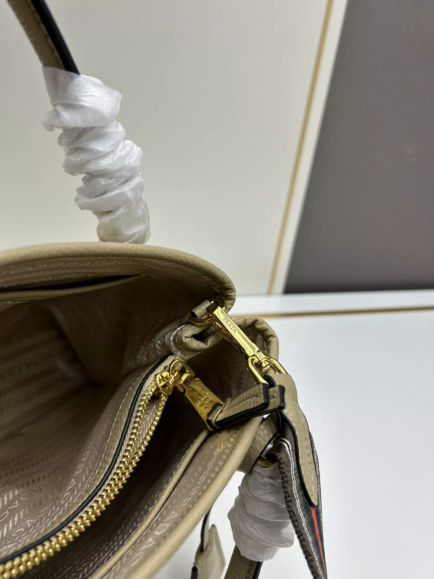 Breathable 3571 Prada AAA Quality Handbags For Women