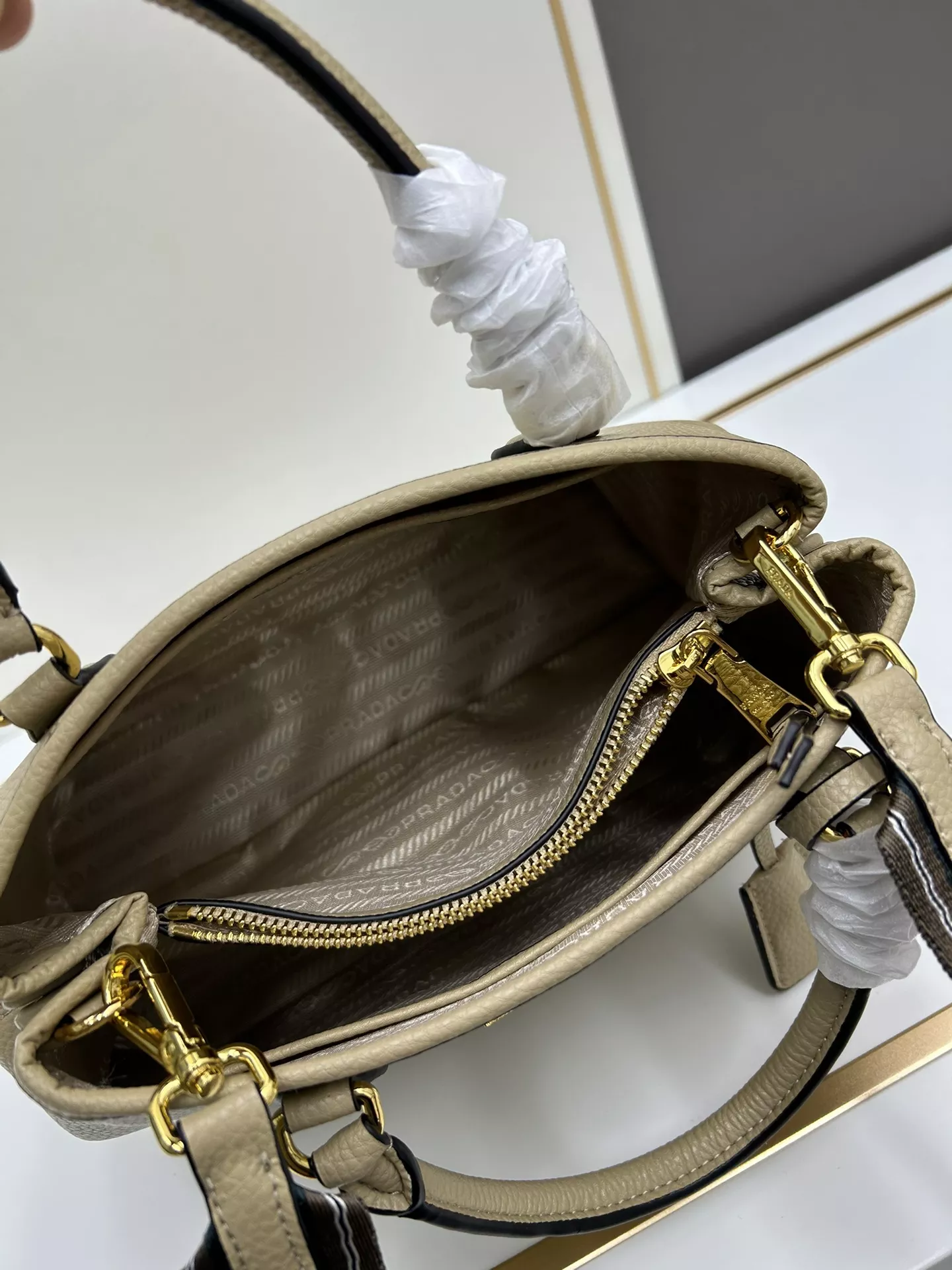 Breathable 3571 Prada AAA Quality Handbags For Women
