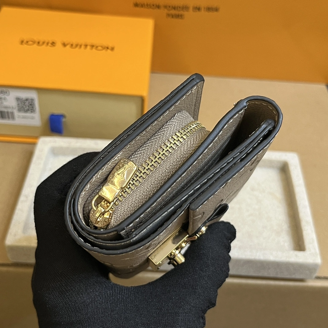 Breathable 3607 Louis Vuitton LV Card Case For Women