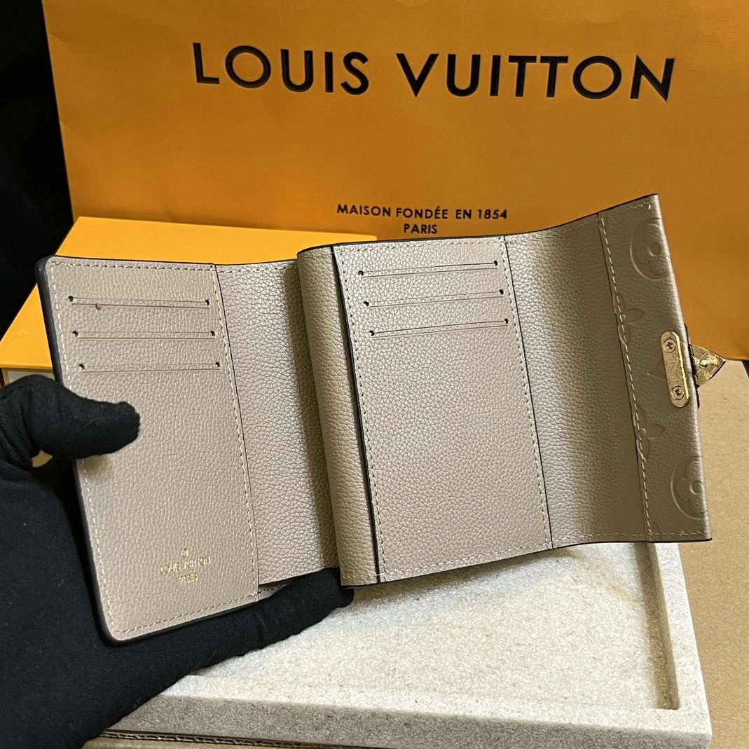 Breathable 3607 Louis Vuitton LV Card Case For Women