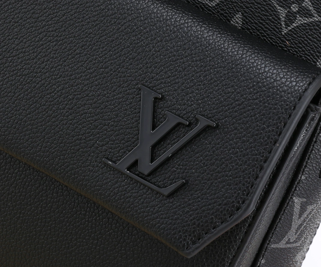 Breathable 3623 Louis Vuitton Messenger Bags For Men