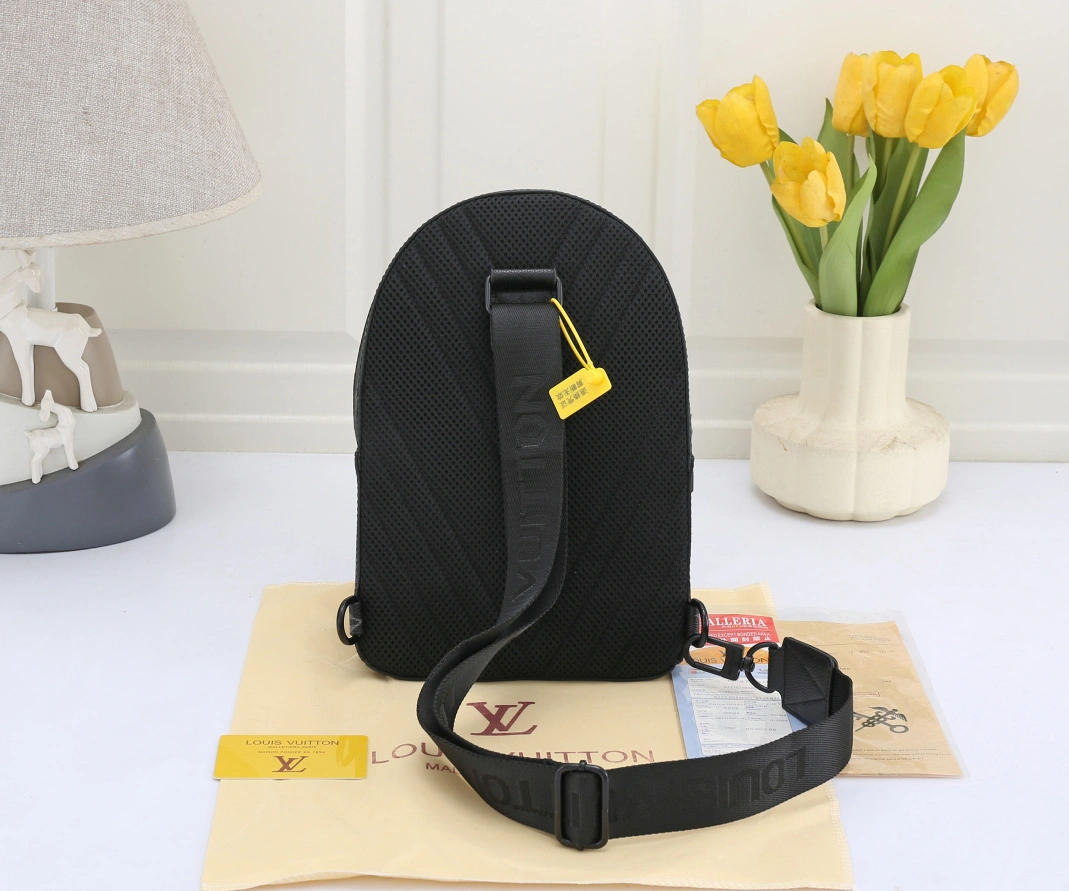 Breathable 3623 Louis Vuitton Messenger Bags For Men