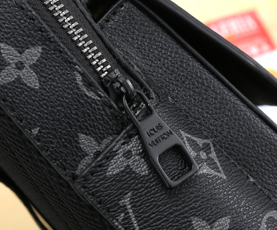Breathable 3623 Louis Vuitton Messenger Bags For Men