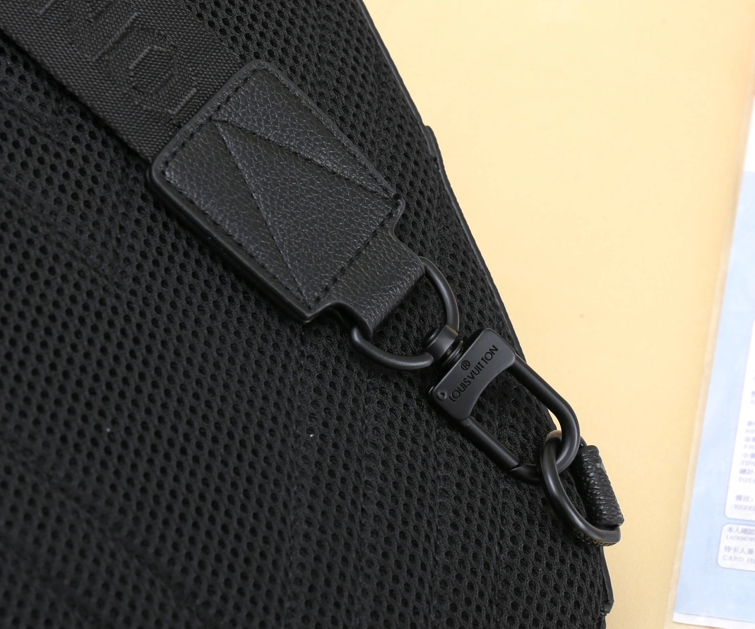 Breathable 3623 Louis Vuitton Messenger Bags For Men