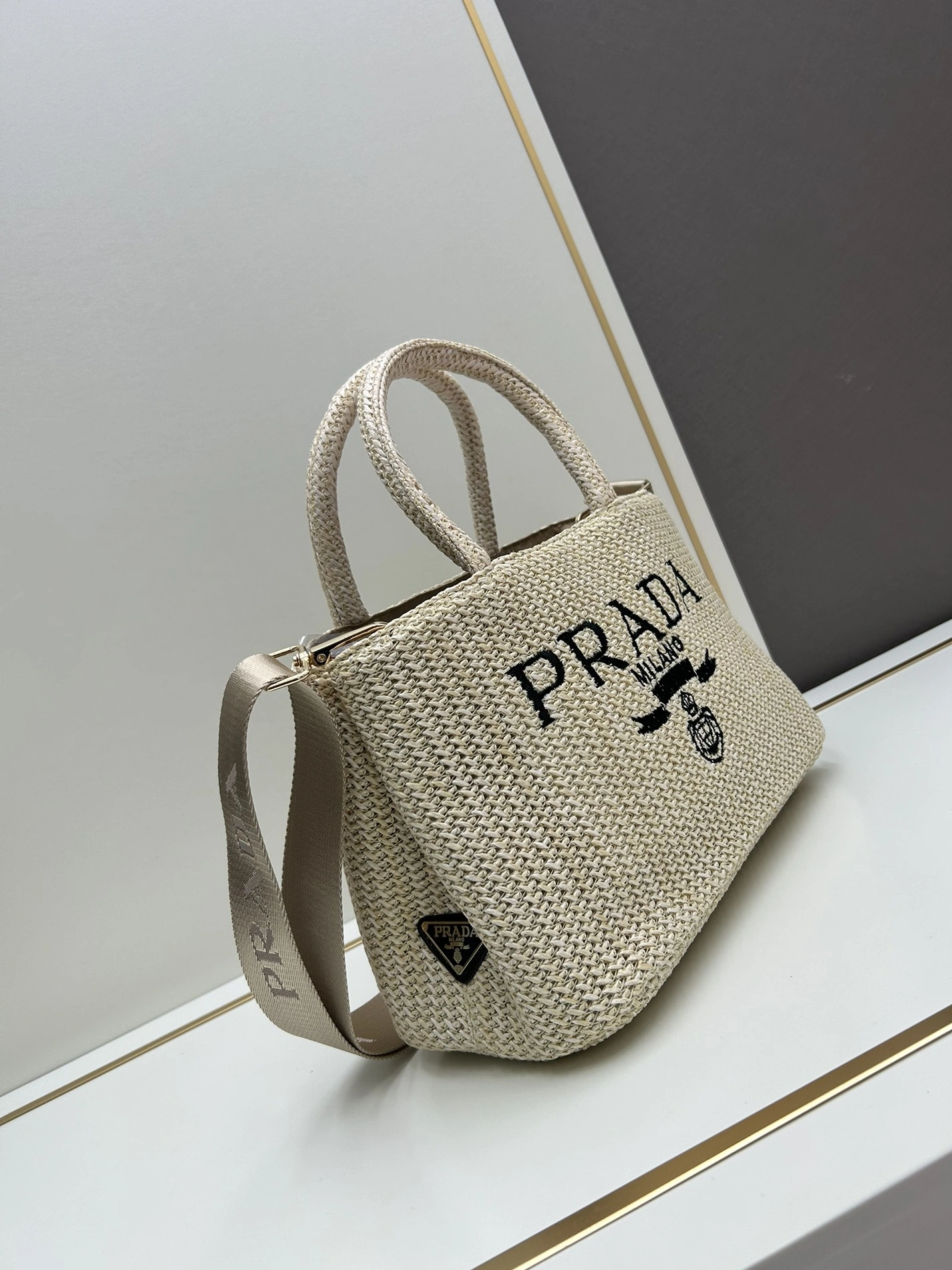 Breathable 3650 Prada AAA Quality Handbags For Women