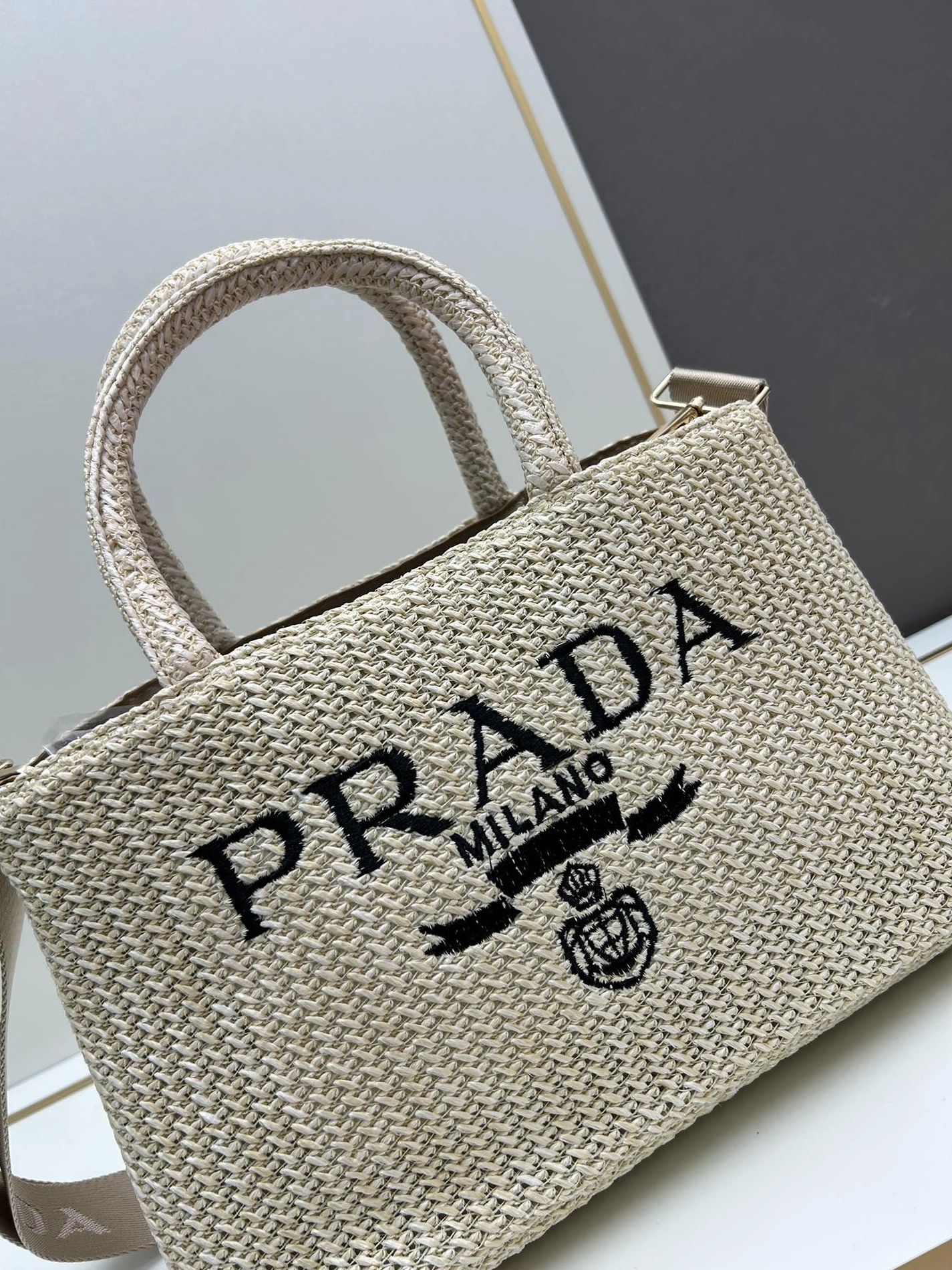 Breathable 3650 Prada AAA Quality Handbags For Women