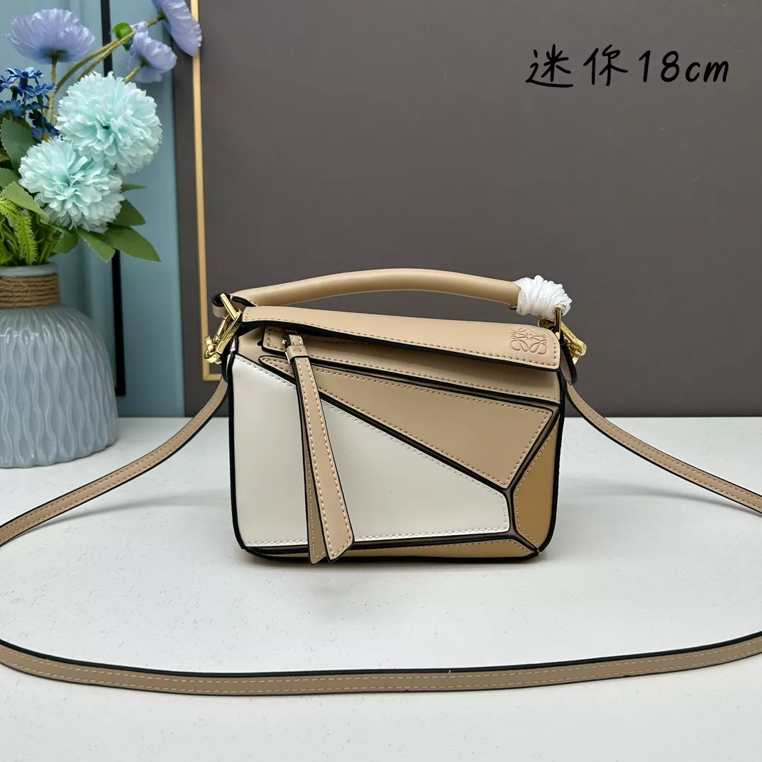 Breathable 3761 LOEWE AAA Quality Messenger Bags For Women