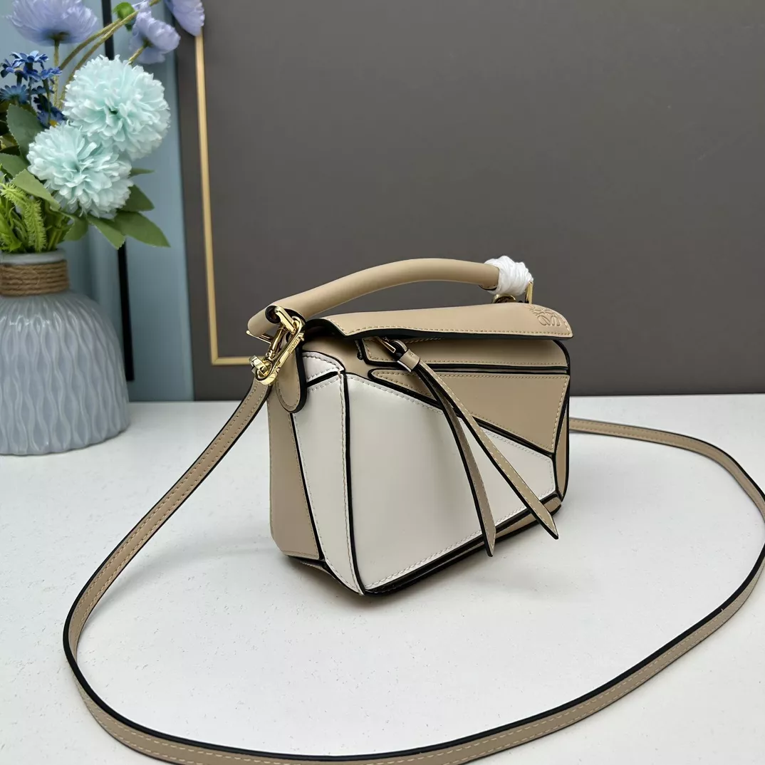 Breathable 3761 LOEWE AAA Quality Messenger Bags For Women