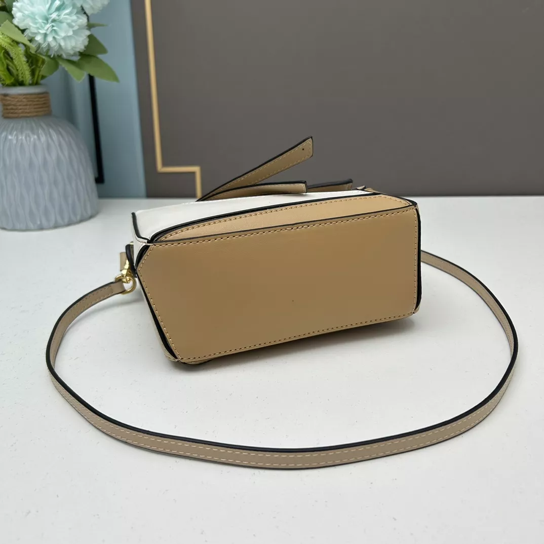 Breathable 3761 LOEWE AAA Quality Messenger Bags For Women