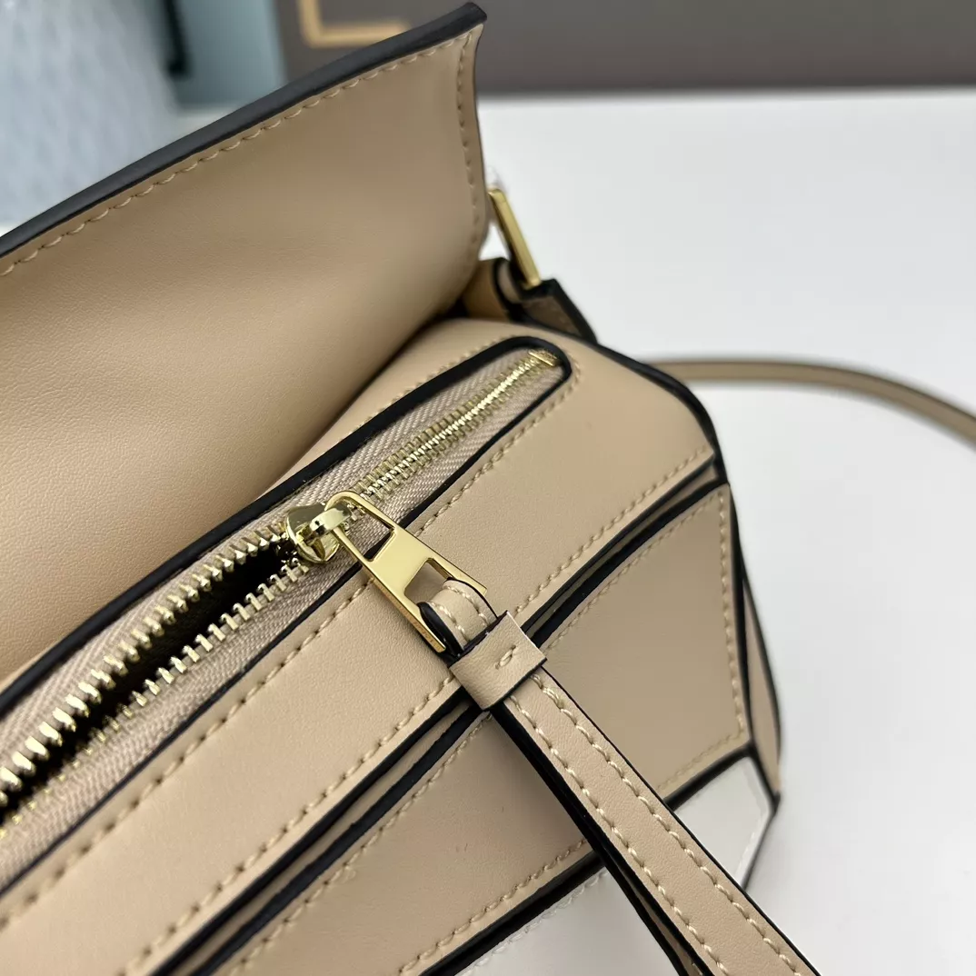 Breathable 3761 LOEWE AAA Quality Messenger Bags For Women