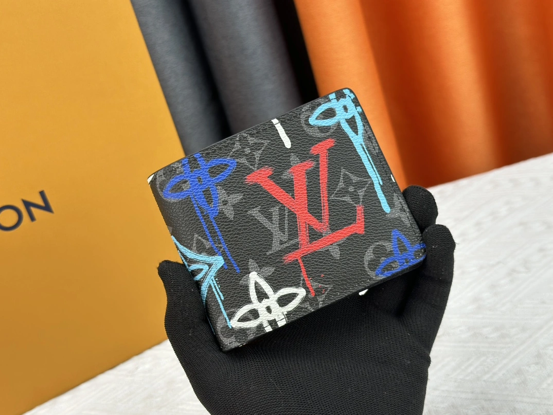 Breathable 388 Louis Vuitton LV Wallets