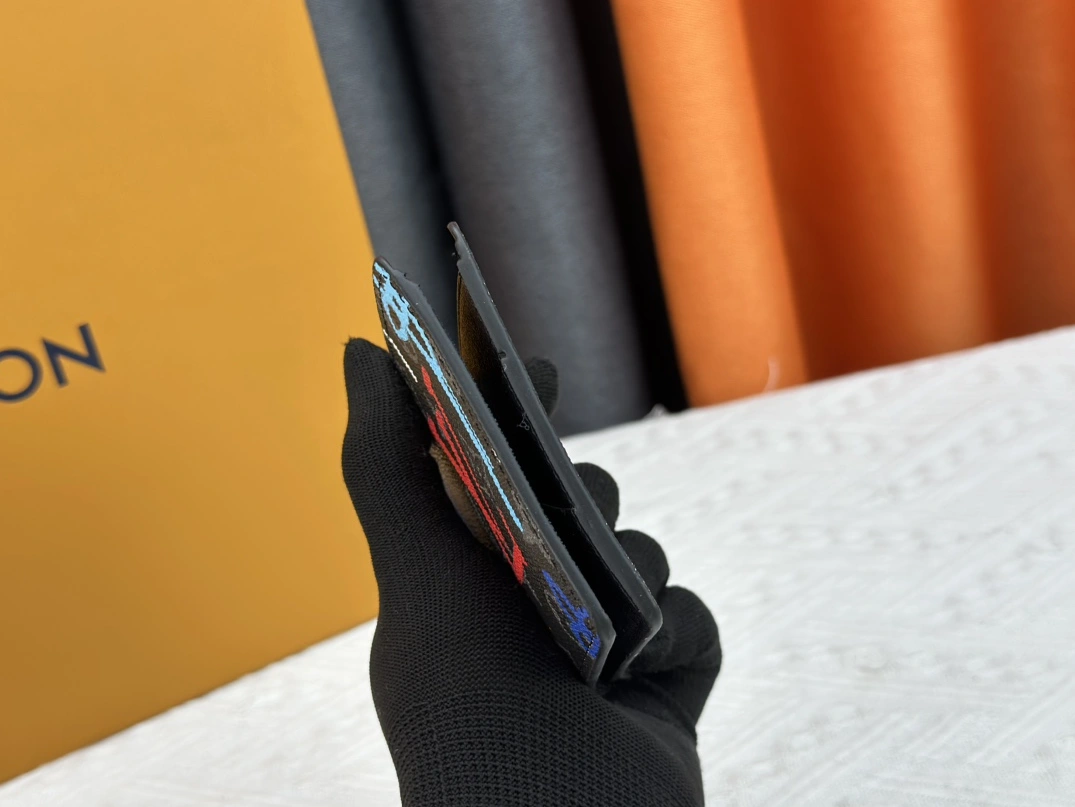 Breathable 388 Louis Vuitton LV Wallets