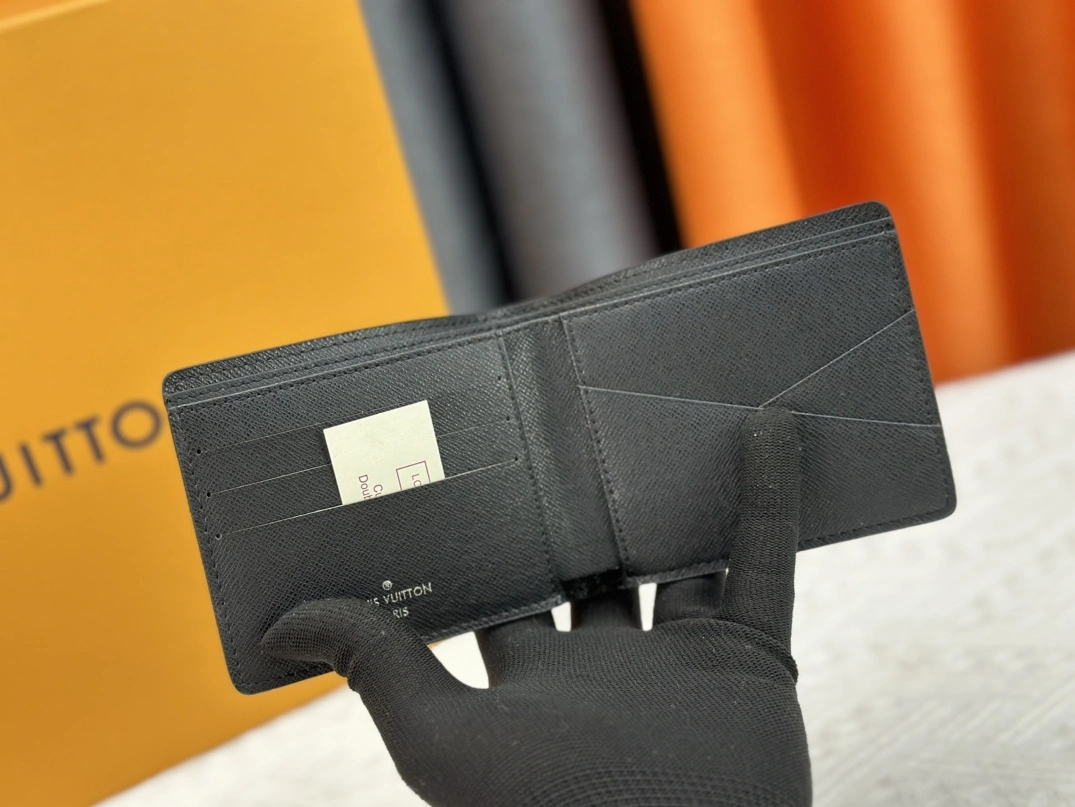 Breathable 388 Louis Vuitton LV Wallets