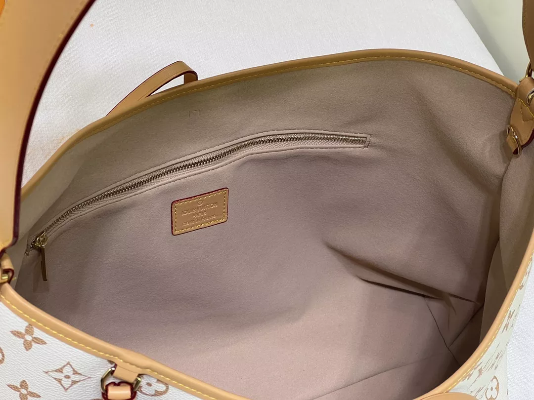 Breathable 4056 Louis Vuitton AAA Quality Shoulder Bags For Women