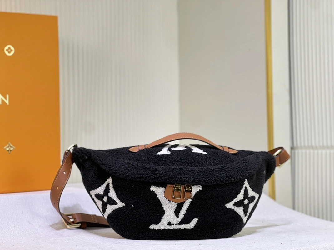 Breathable 4178 Louis Vuitton LV AAA Quality Belt Bags For Women