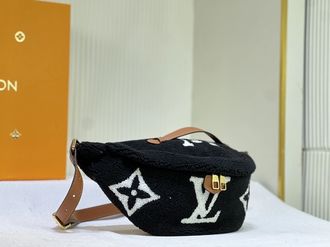 Breathable 4178 Louis Vuitton LV AAA Quality Belt Bags For Women