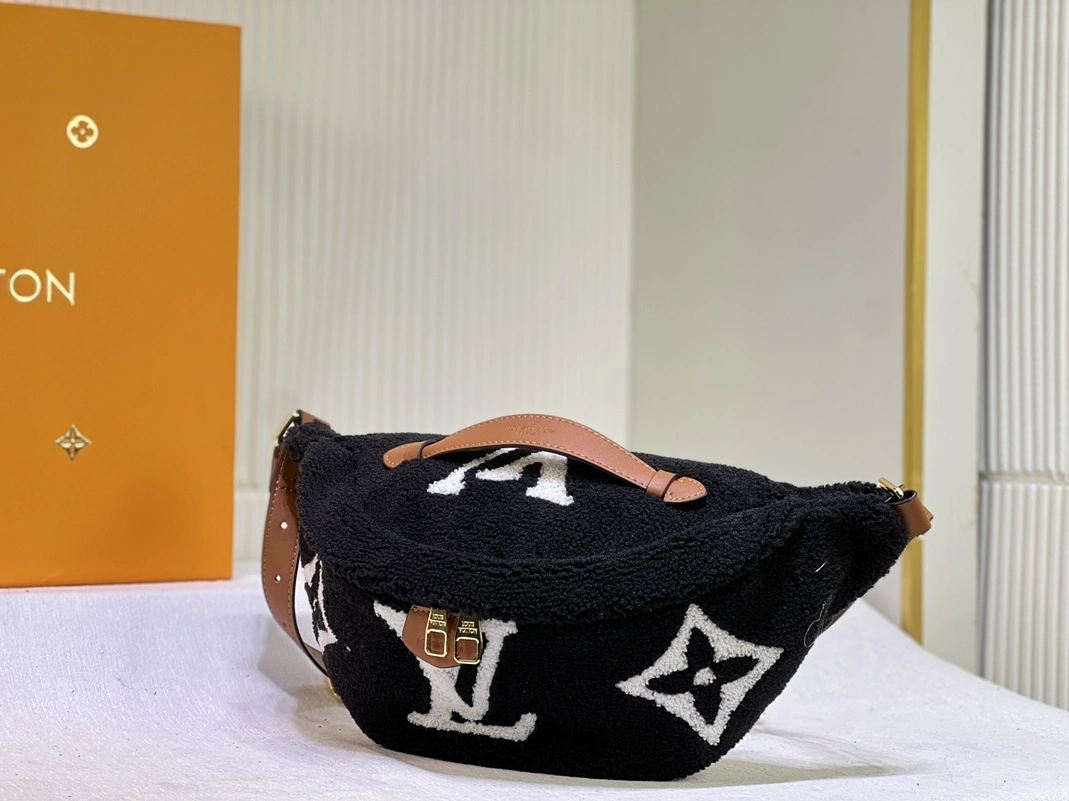 Breathable 4178 Louis Vuitton LV AAA Quality Belt Bags For Women