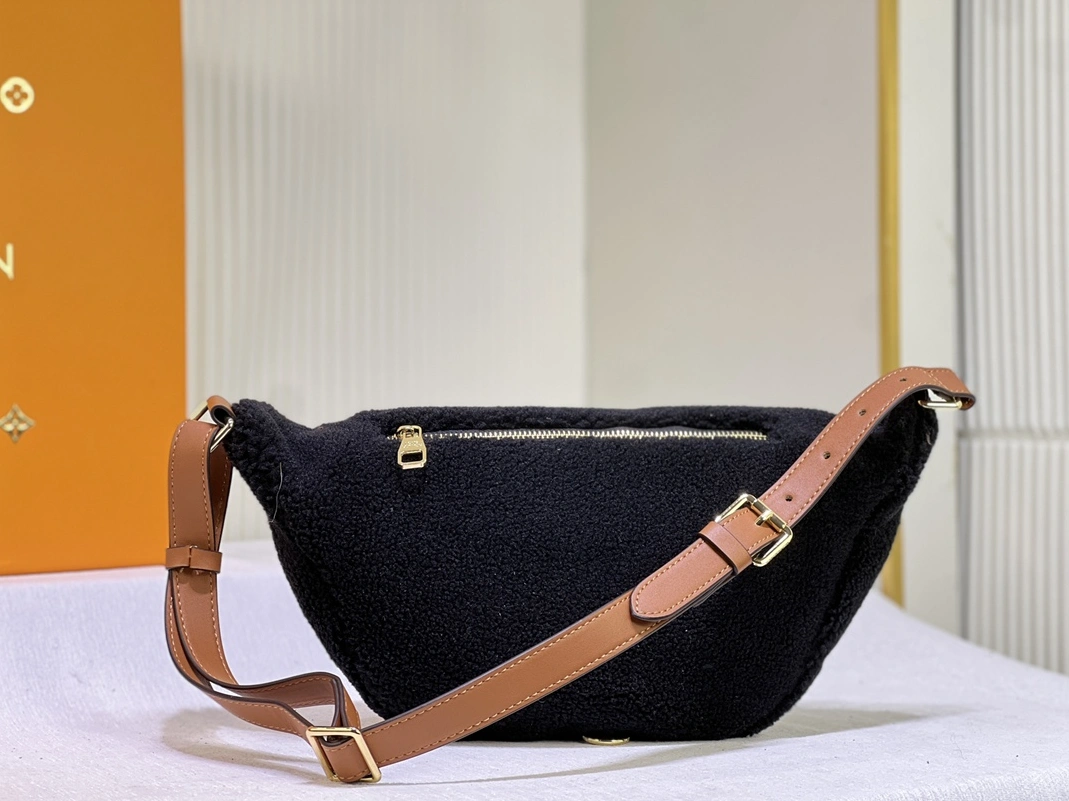 Breathable 4178 Louis Vuitton LV AAA Quality Belt Bags For Women