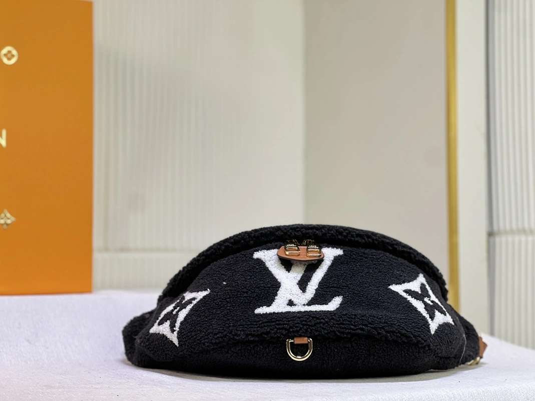Breathable 4178 Louis Vuitton LV AAA Quality Belt Bags For Women