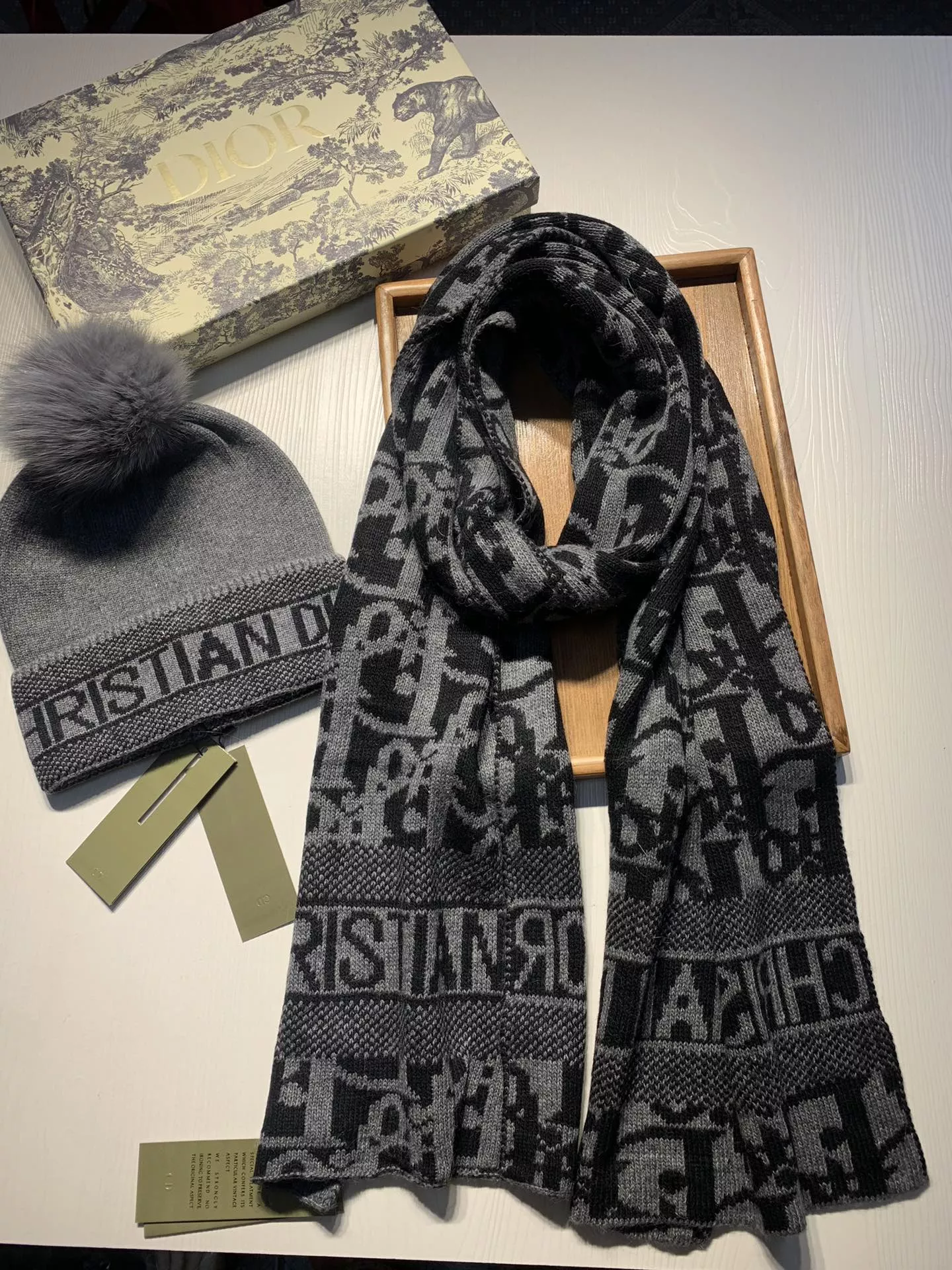 Breathable 4278 Christian Dior Hat and Scarf Set