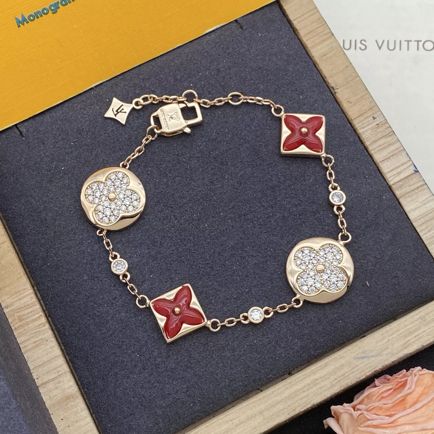 Breathable 548 Louis Vuitton LV Bracelets