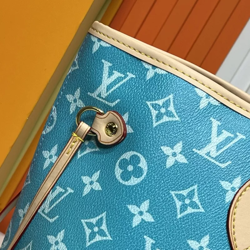 Breathable 5572 Louis Vuitton AAA Quality Shoulder Bags For Women
