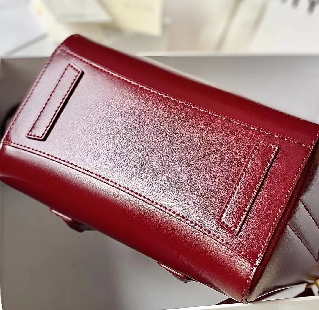 Breathable 5802 Givenchy AAA Quality Handbags For Women