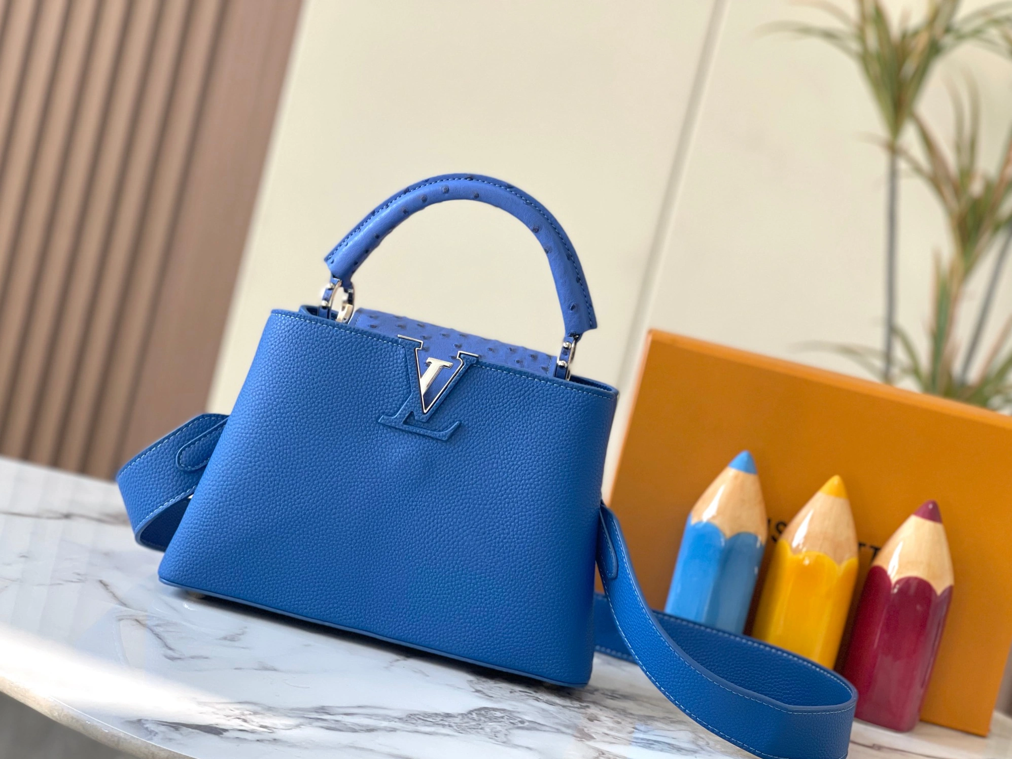 Breathable 5871 Louis Vuitton AAA Quality Messenger Bags For Women