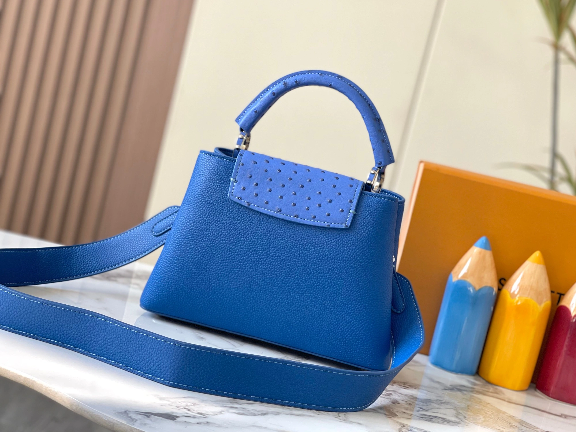 Breathable 5871 Louis Vuitton AAA Quality Messenger Bags For Women
