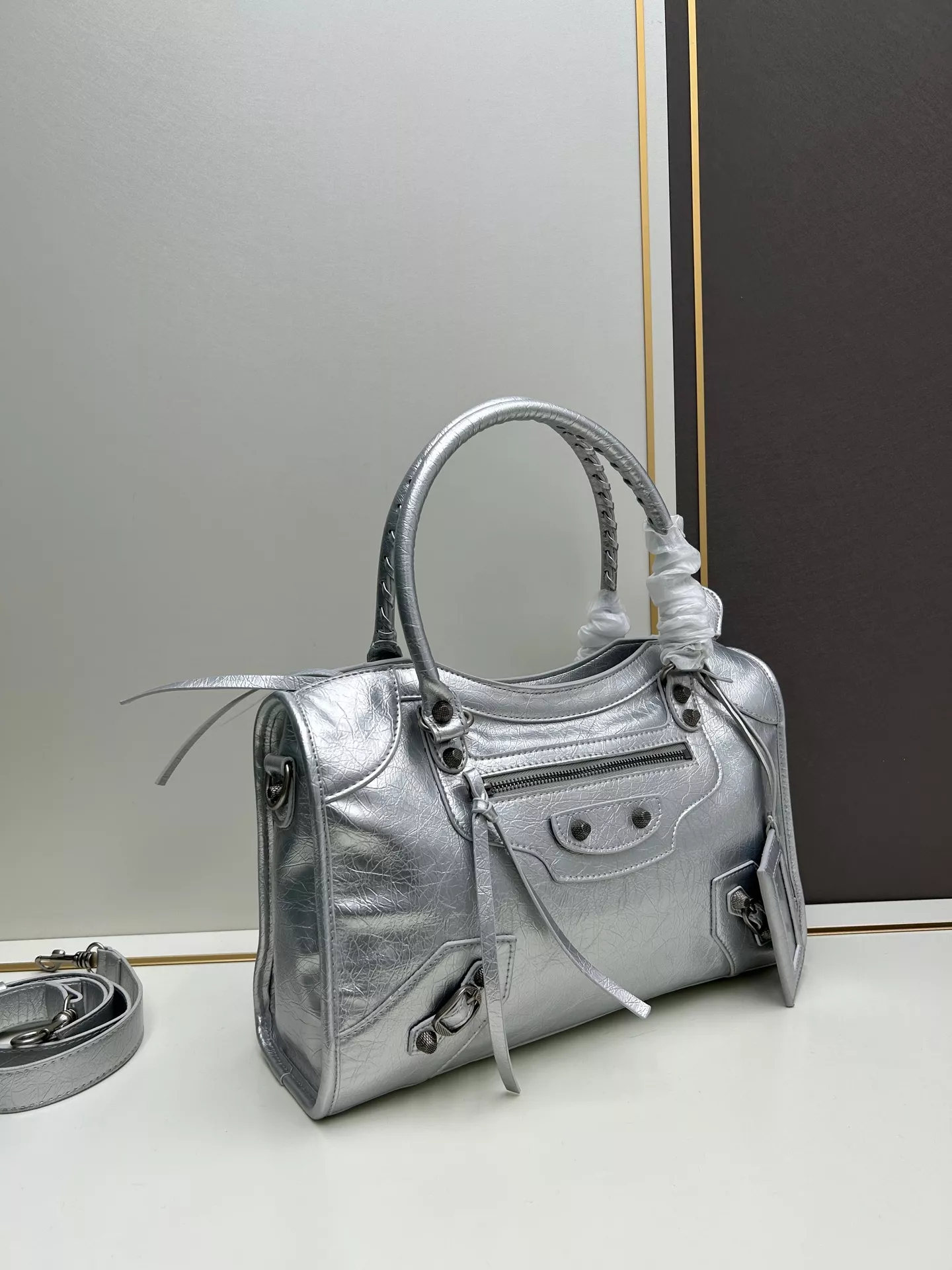 Breathable 6067 Balenciaga AAA Quality Handbags For Women