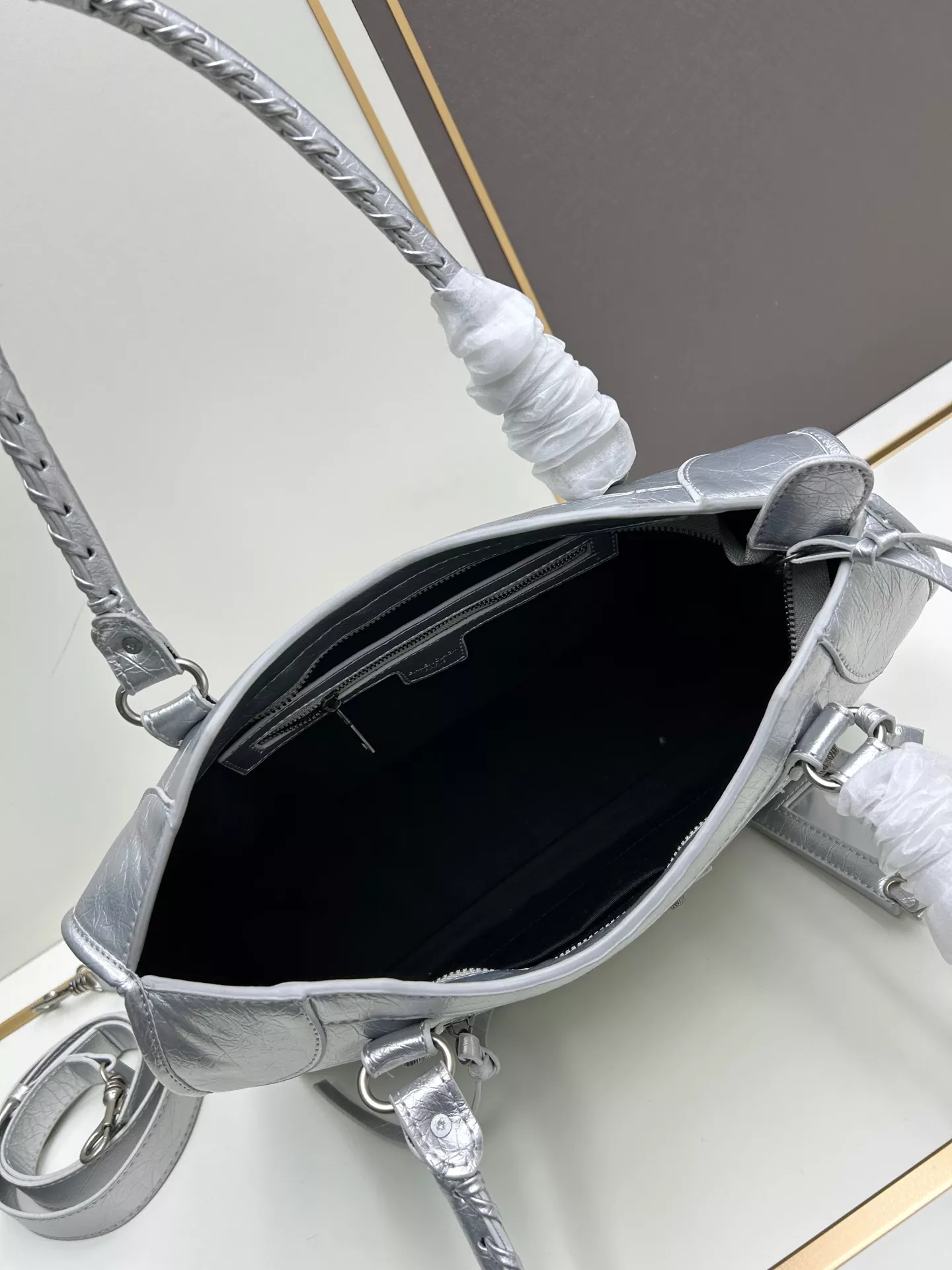 Breathable 6067 Balenciaga AAA Quality Handbags For Women