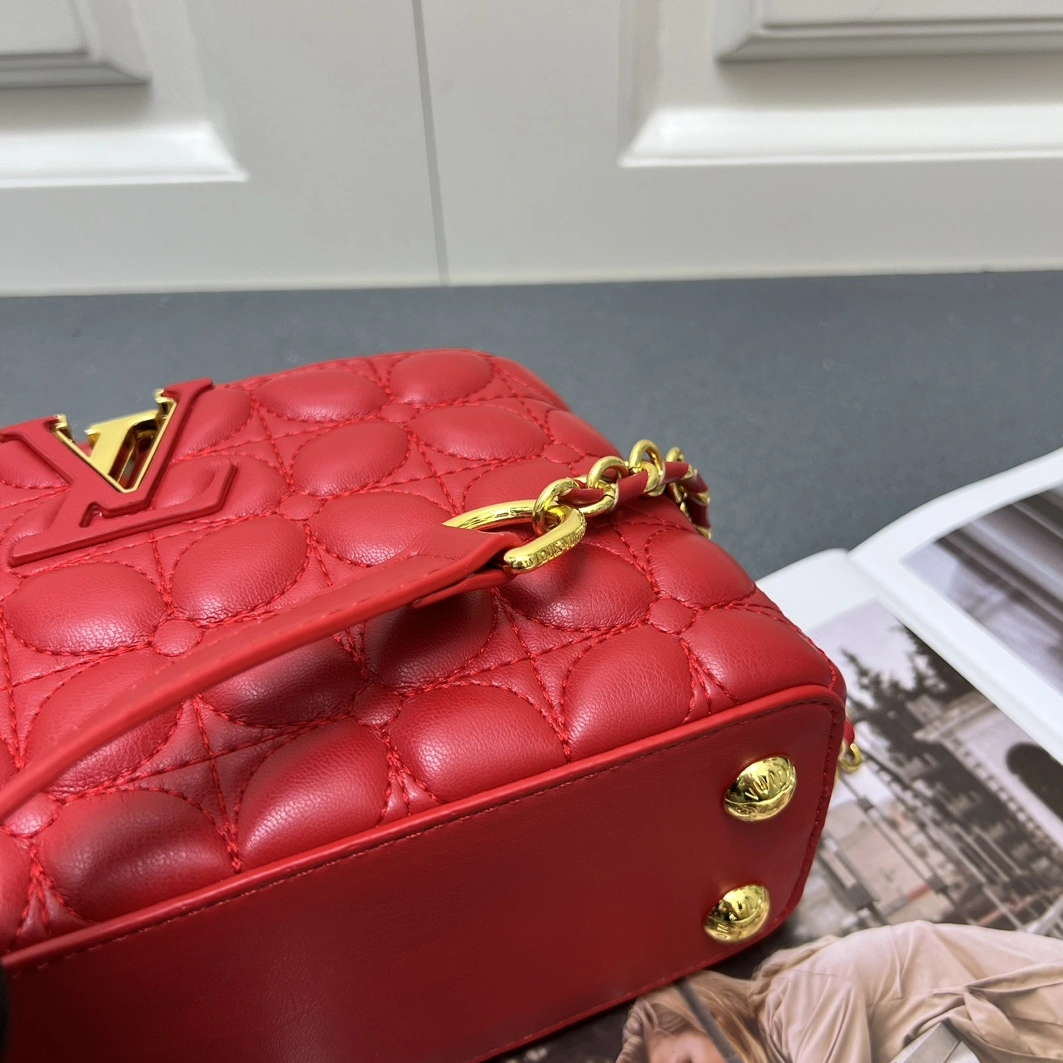 Breathable 6087 Louis Vuitton AAA Quality Messenger Bags For Women