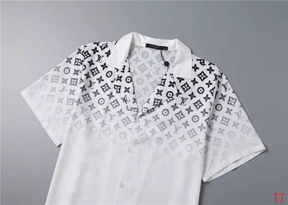 Breathable 6306 Louis Vuitton LV Tracksuits Short Sleeved For Men