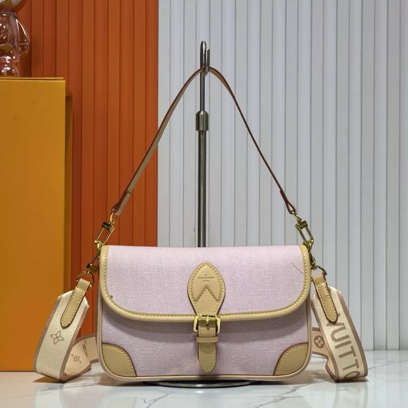 Breathable 6314 Louis Vuitton AAA Quality Messenger Bags For Women