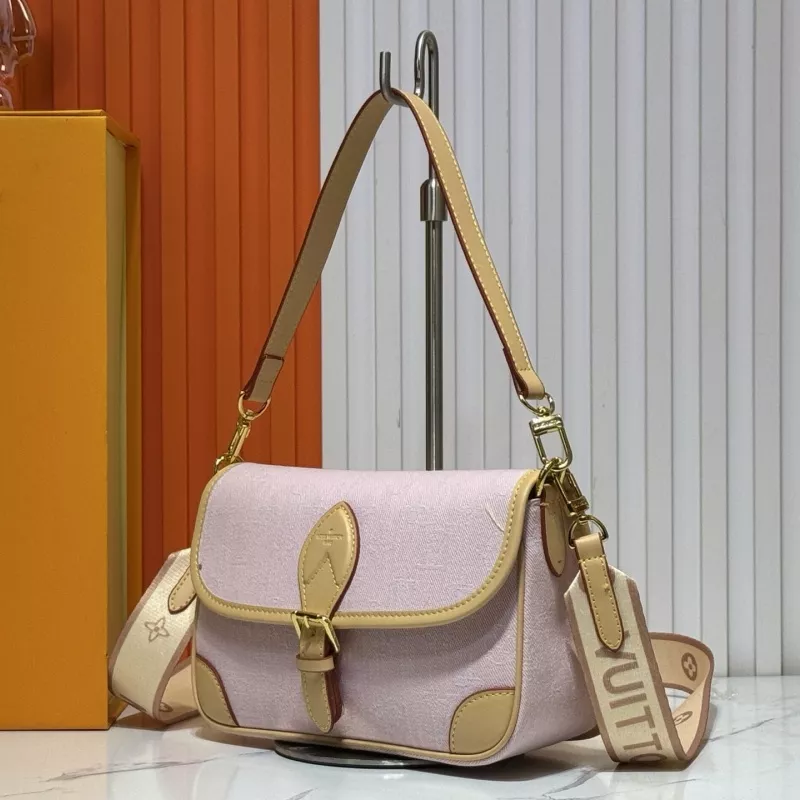 Breathable 6314 Louis Vuitton AAA Quality Messenger Bags For Women