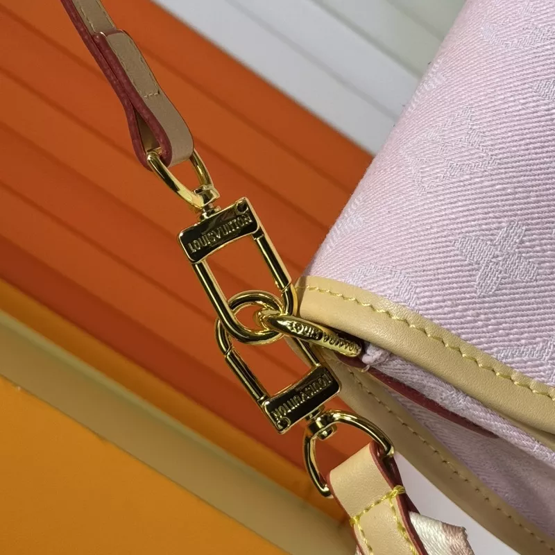 Breathable 6314 Louis Vuitton AAA Quality Messenger Bags For Women